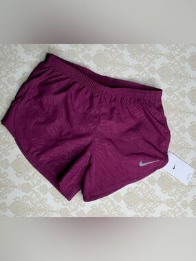 Nike Dri-FIT Tempo Running Shorts Women’s XS Maroon NWT Athletic Gym